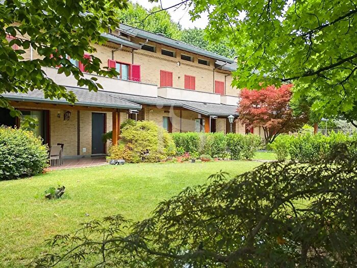 Casa con 6 locali in vendita in Via Cesare Battisti, Agrate Brianza