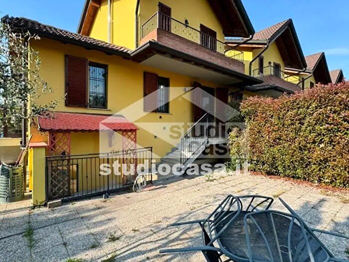 Casa trilocale in vendita in Via Caravaggio, Calvenzano