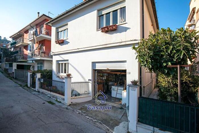 Casa con 6 locali in vendita in Via Leon Battista Alberti, Porto San Giorgio