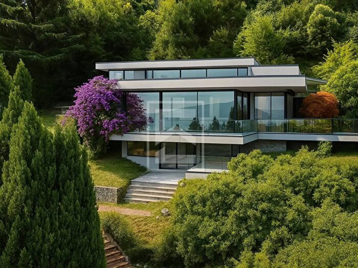 Casa con 8 locali in vendita in Via dei Mulini, Salo