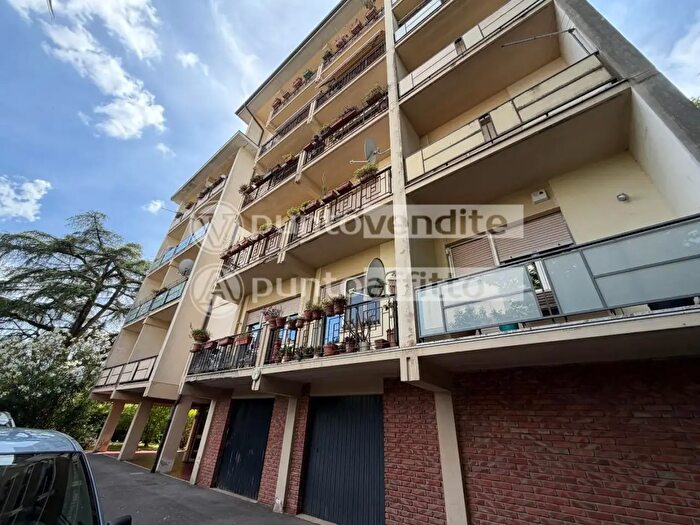 Appartamento con 7 locali in vendita in a Eugenio Passamonti, Lucca