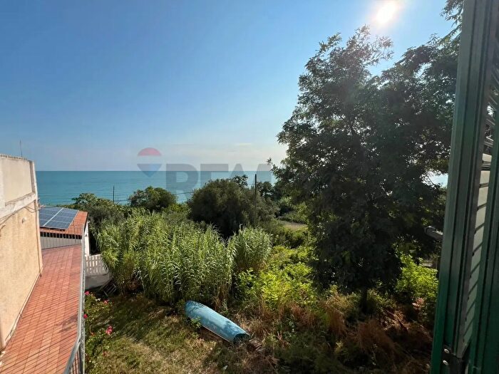 Casa con 12 locali in vendita in Ortona