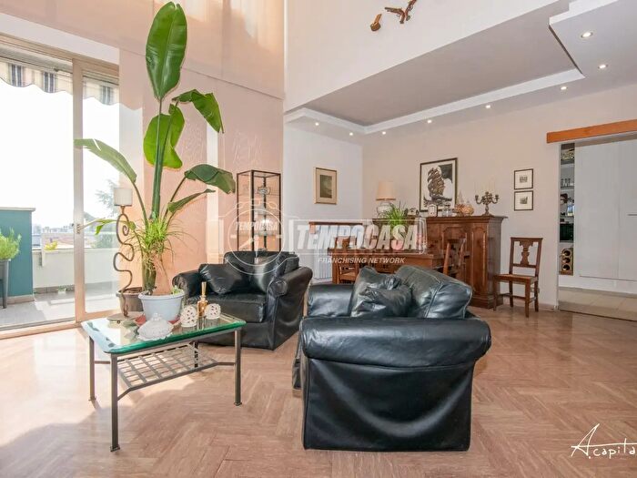 Appartamento quadrilocale in vendita in Via Donatori di Sangue, Modena