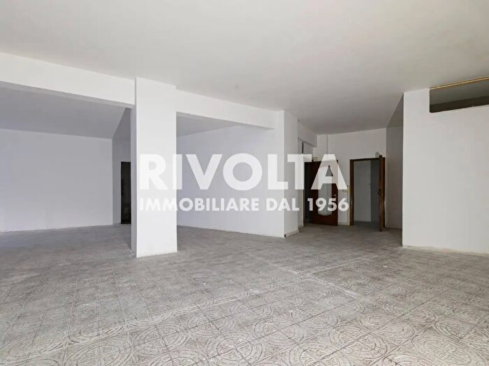 Appartamento con 6 locali in vendita in Via Mario Rapisardi, Roma