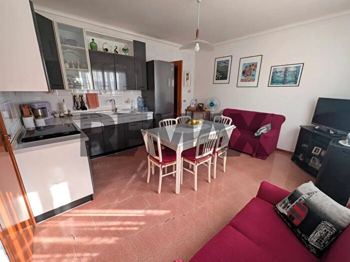 Appartamento con 6 locali in vendita in Via Ortigia, Ragusa