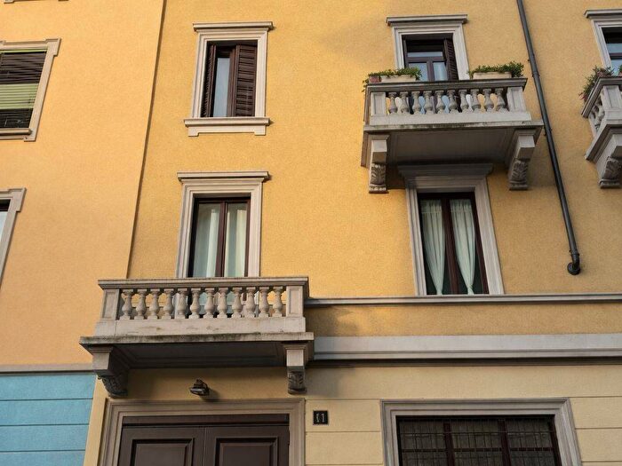 Appartamento bilocale in affitto in Via Martiri Oscuri, Rovereto, Milano