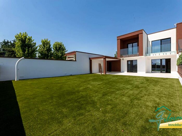 Casa con 6 locali in affitto in Viale delle Acacie, Garino, Vinovo