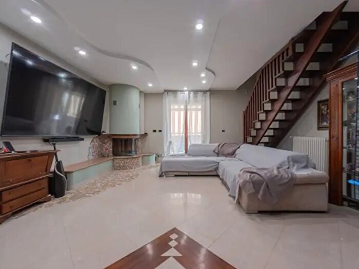 Appartamento con 6 locali in vendita in Piazza dArmi, Asti