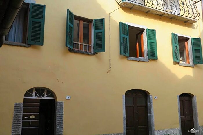 Casa con 10 locali in vendita in Bagnone