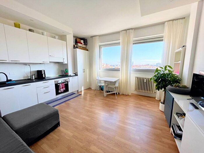 Appartamento bilocale in affitto in Via Carlo Farini, Farini, Milano