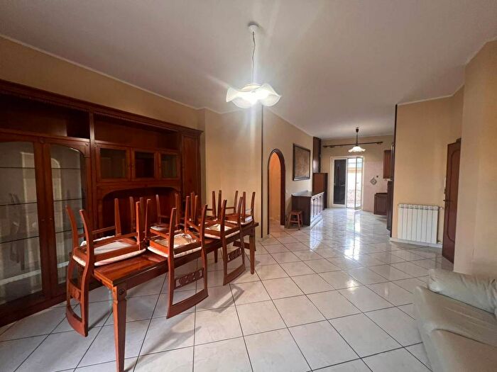 Appartamento trilocale in affitto in Via Castellinaldo, Piana del Sole, Roma