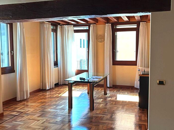 Appartamento quadrilocale in affitto in Via Stefania Omboni, Piazze Duomo, Padova