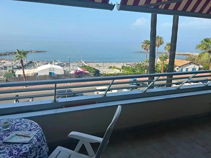 Appartamento bilocale in affitto in Lungomare Varaldo, Ventimiglia