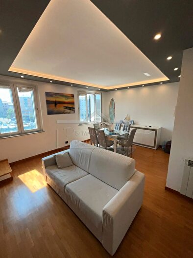 Appartamento trilocale in affitto in Savona