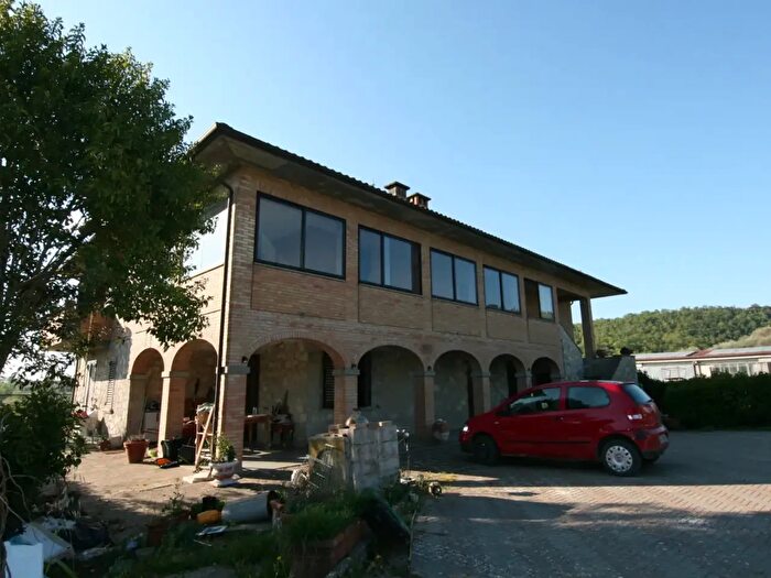 Casa con 7 locali in vendita in Sinalunga