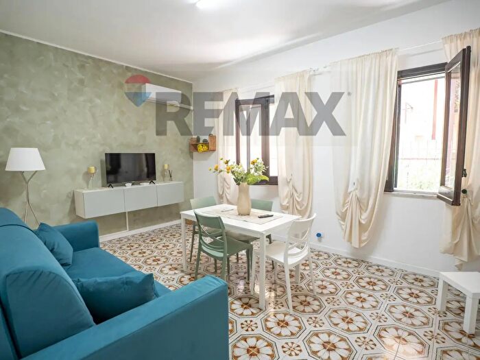 Appartamento quadrilocale in vendita in Vicolo degli Agrumai, Giardini Naxos