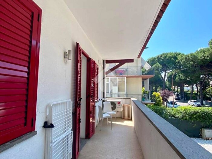 Appartamento trilocale in affitto in Viale Vulcano, Pinarella, Cervia