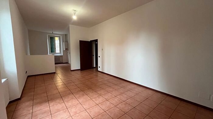 Appartamento trilocale in vendita in Via Foscolo, Mozzate