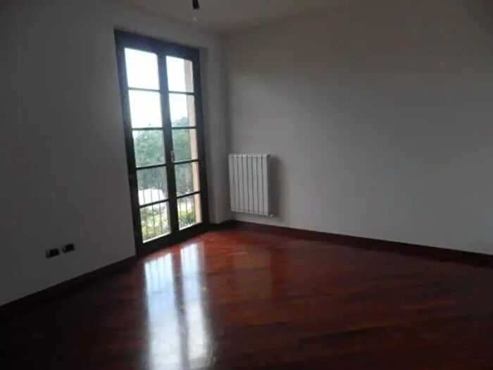 Casa con 11 locali in vendita in Calci