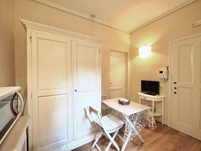 Appartamento bilocale in affitto in Via del Ponte alle Riffe, Le Cure, Firenze