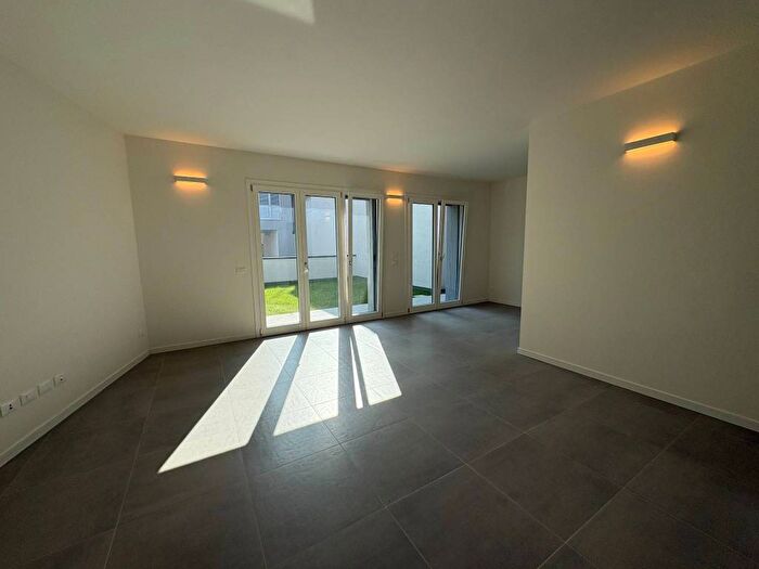 Appartamento quadrilocale in affitto in Via Erodoto, Precotto, Milano