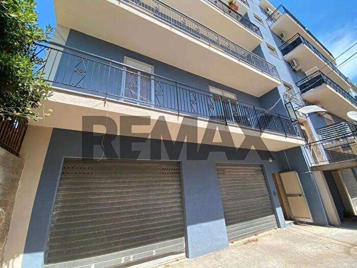 Appartamento con 6 locali in vendita in Via Savonarola, Melilli