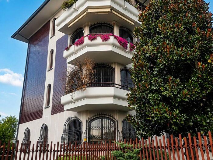 Appartamento trilocale in affitto in Via Salvo D'Acquisto, Centro, Agrate Brianza