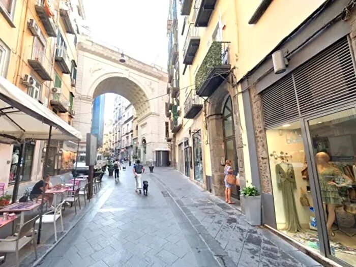 Appartamento monolocale in affitto in Via Chiaia, Napoli