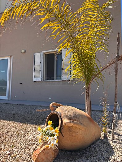 Appartamento con 8 locali in vendita in Via delle Tessitrici, Sannicola