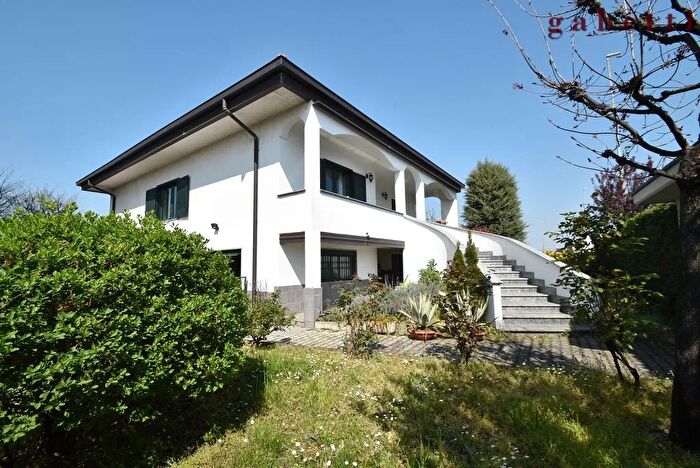 Casa trilocale in vendita in Strada Robecco, Magenta