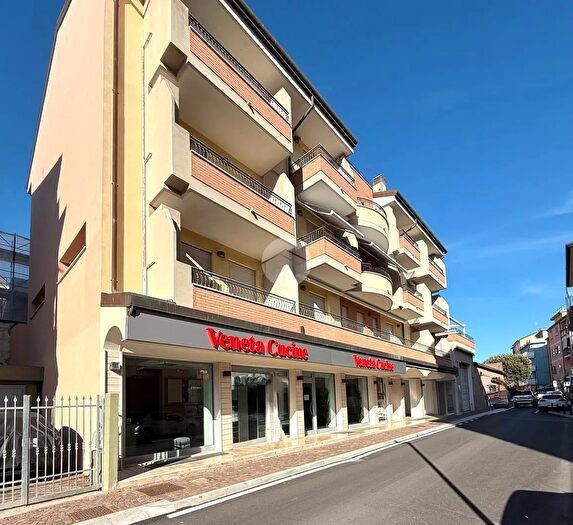 Appartamento trilocale in vendita in Viale Adige, Chioggia