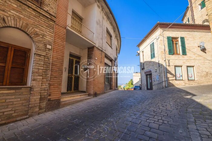 Casa con 6 locali in vendita in Corridonia