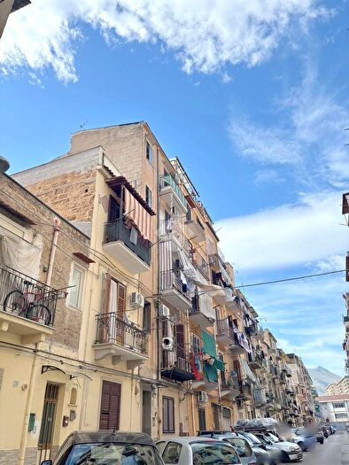 Appartamento trilocale in vendita in Via Pietro Colletta, Palermo