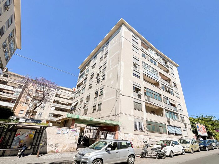 Appartamento quadrilocale in vendita in Via Aurora, Catania