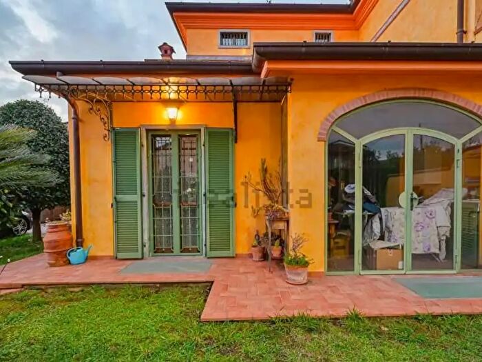 Casa con 5 locali in vendita in Castelnuovo Magra