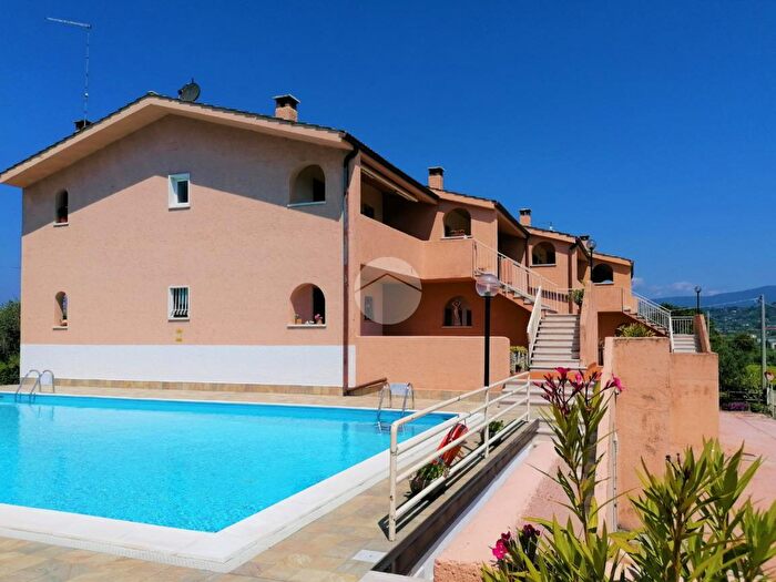 Appartamento trilocale in vendita in Via Costabella, Bardolino