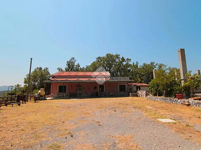 Casa con 6 locali in vendita in Contrada Broili, Torraca