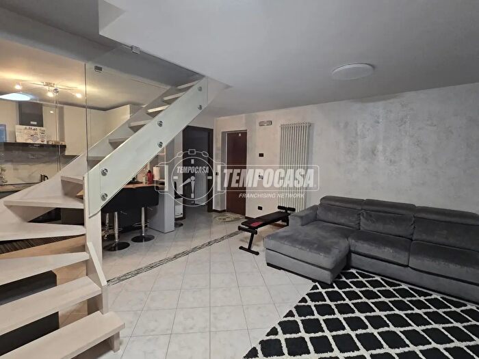 Appartamento trilocale in vendita in Via Camillo Affarosi, Reggio Emilia