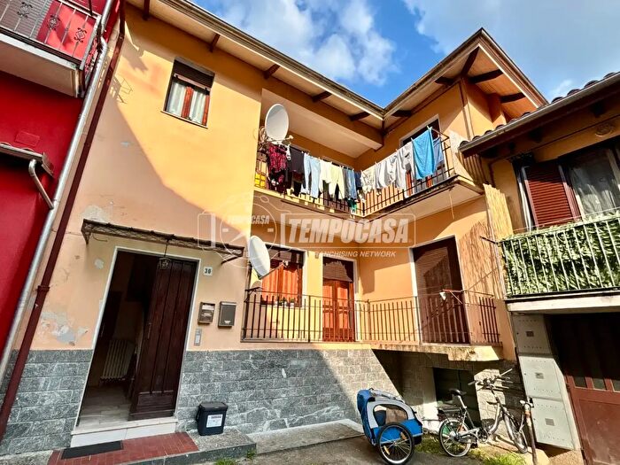 Casa con 6 locali in vendita in Via Pietro Carta, Biella