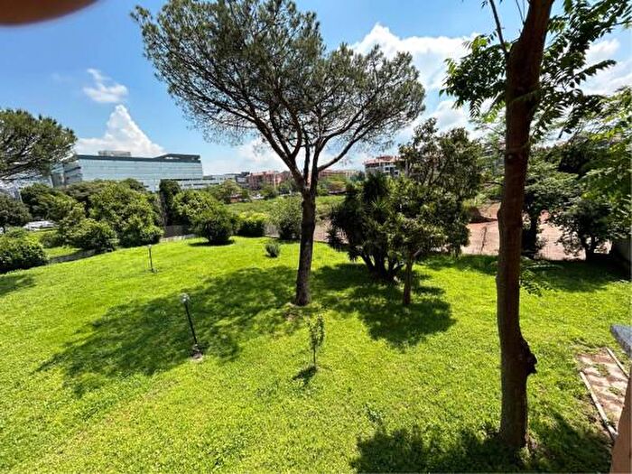 Appartamento trilocale in vendita in Via Campo Farnia, Roma