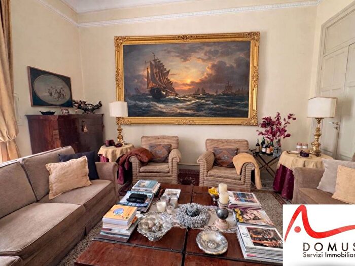 Appartamento con 6 locali in affitto in Via Messina, Politeama Ruggiero Settimo, Palermo