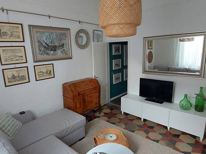 Appartamento trilocale in affitto in Borgo Ognissanti Il Prato, Firenze