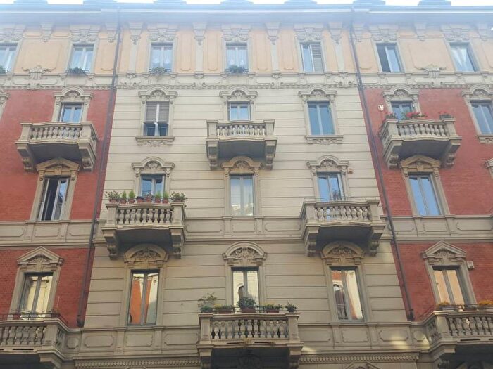 Appartamento trilocale in affitto in Via Napo Torriani, Centrale, Milano