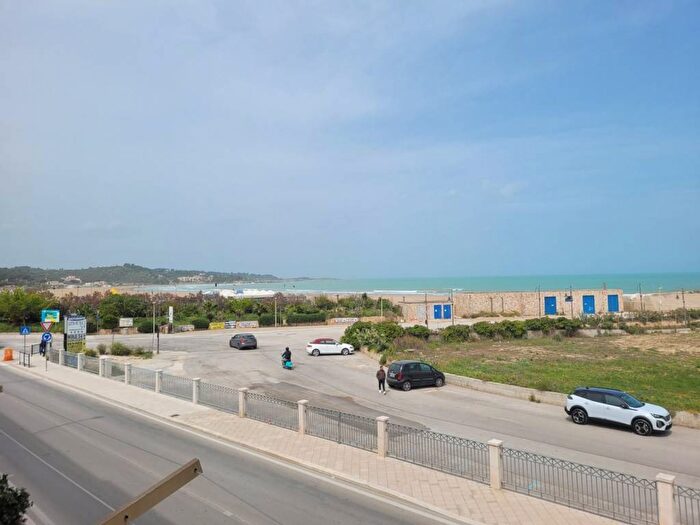 Appartamento trilocale in affitto in Lungomare Europa, Centro, Vieste