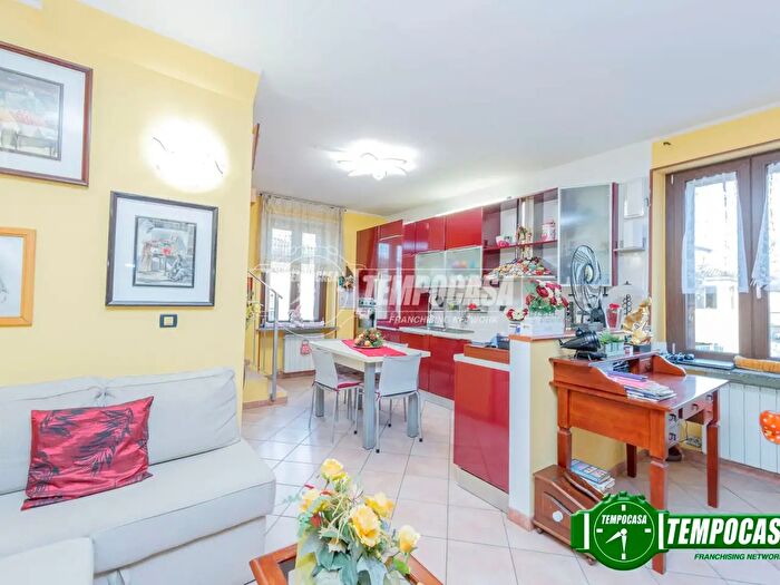 Appartamento trilocale in vendita in Via Giuseppe Garibaldi, Giussago