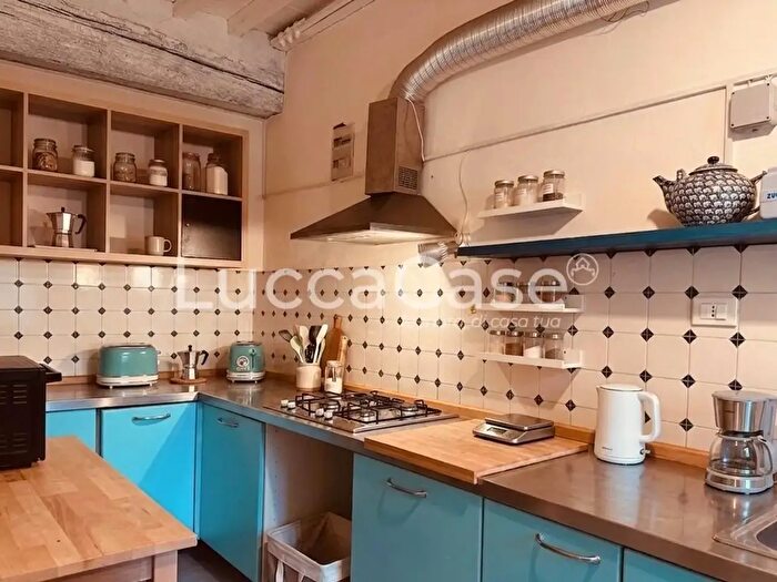 Casa con 8 locali in vendita in Porcari Lu, Porcari