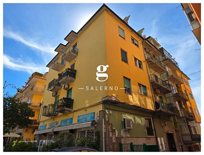 Appartamento quadrilocale in vendita in Traversa Giuseppe Scola, Salerno