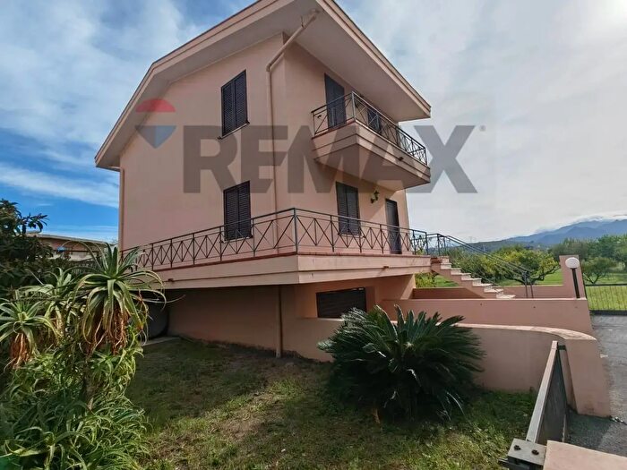 Casa quadrilocale in vendita in Via Brodolini, San Filippo Del Mela