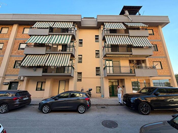Appartamento quadrilocale in affitto in Via Ferdinando I, Centro, Caltanissetta