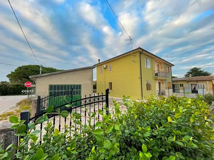 Casa con 8 locali in vendita in Rosolina